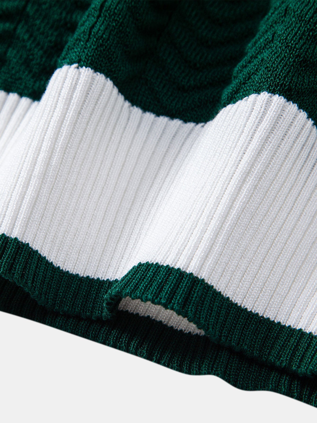 Modern V-ringad stickad pikétröja med strukturkontrast