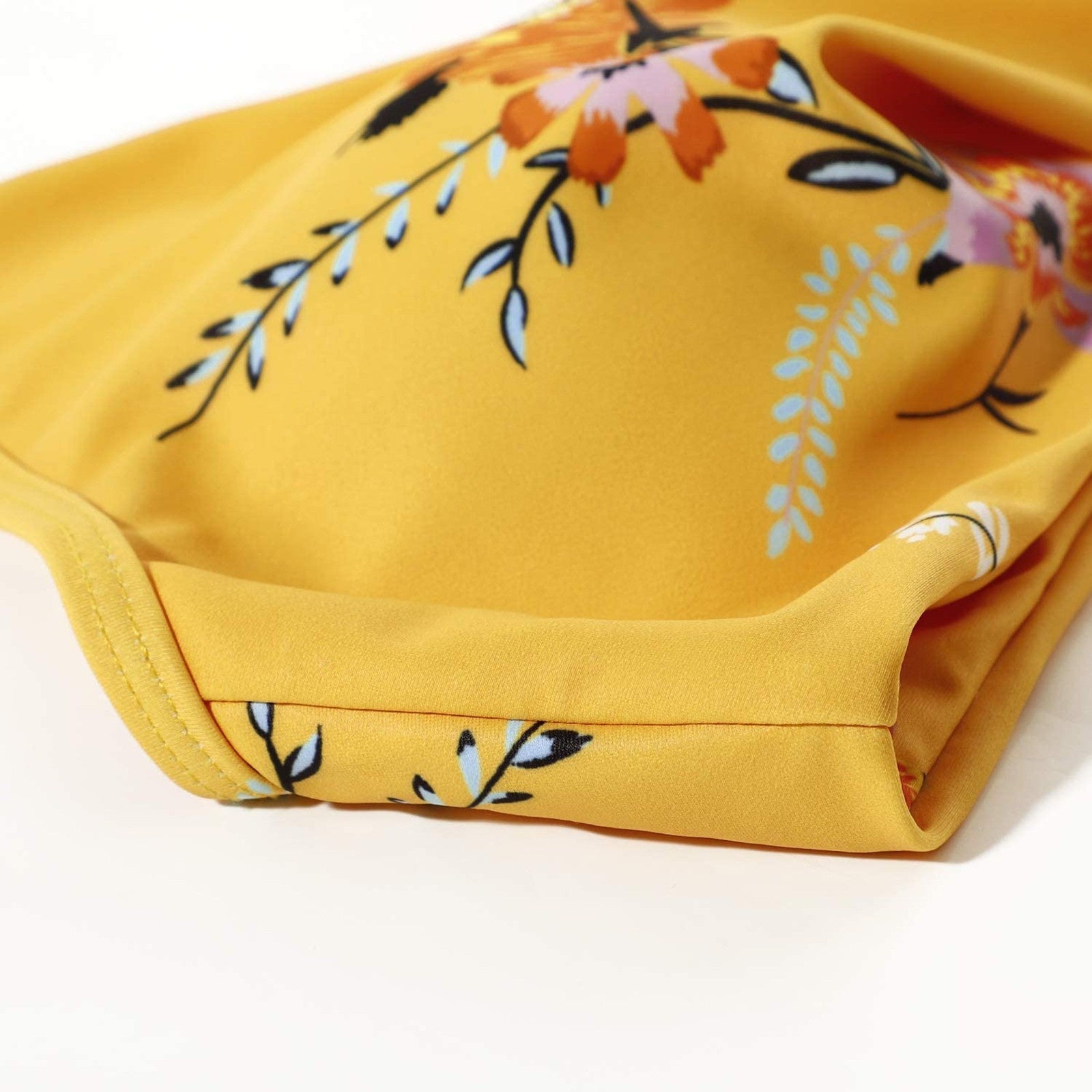 Trendigt bikiniset med hög midja - smickrande och bekväm baddräkt för kvinnor