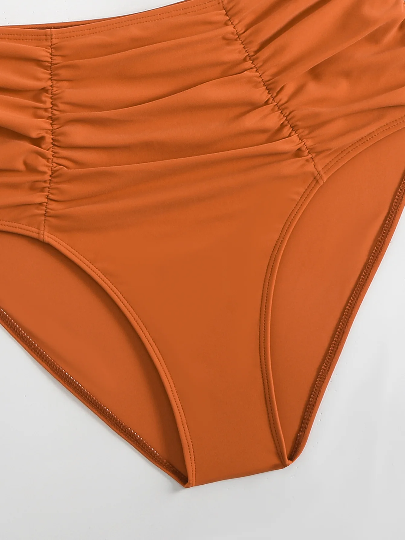 Anil™ | Tidlös skuren baddräkt