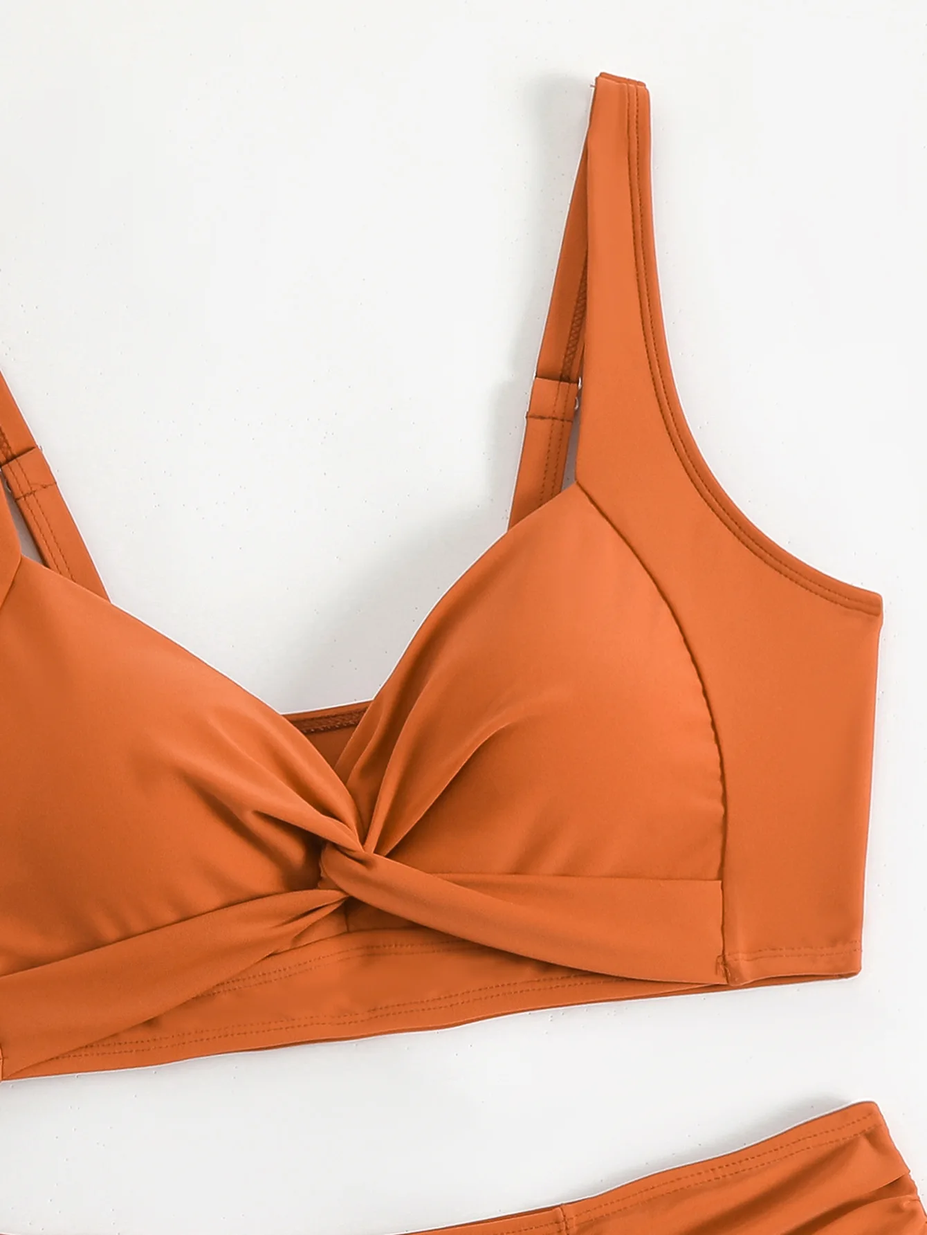 Anil™ | Tidlös skuren baddräkt