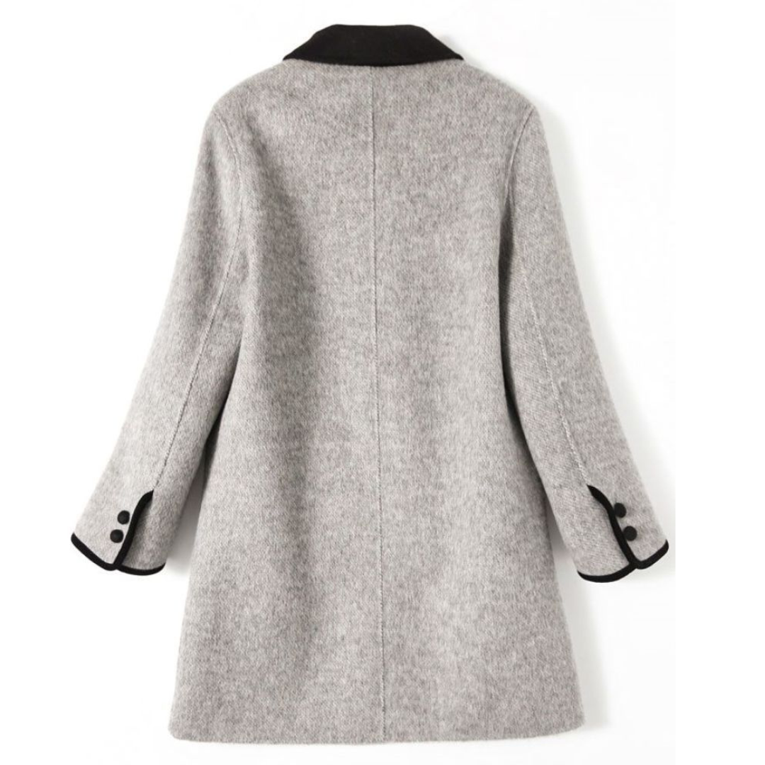 "Paris Chic" Grå damjacka med svarta kantband – Ull-Look Elegance