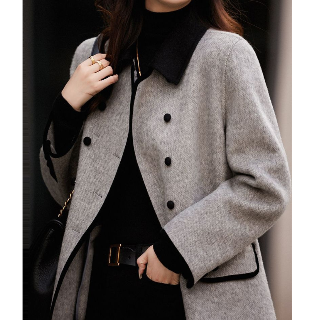 "Paris Chic" Grå damjacka med svarta kantband – Ull-Look Elegance