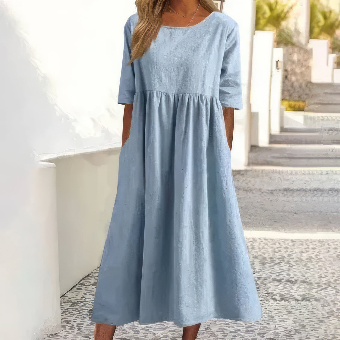 Cotton dress with round neck and pockets